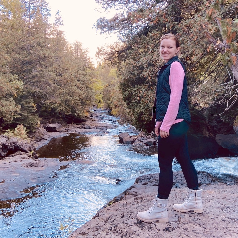 Meet your Posher, Caitlin